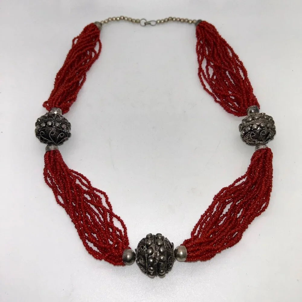 Vintage Coral Color Beaded Necklace With Ornate Metal Accents & Hook Clasp - Picture 3 of 11